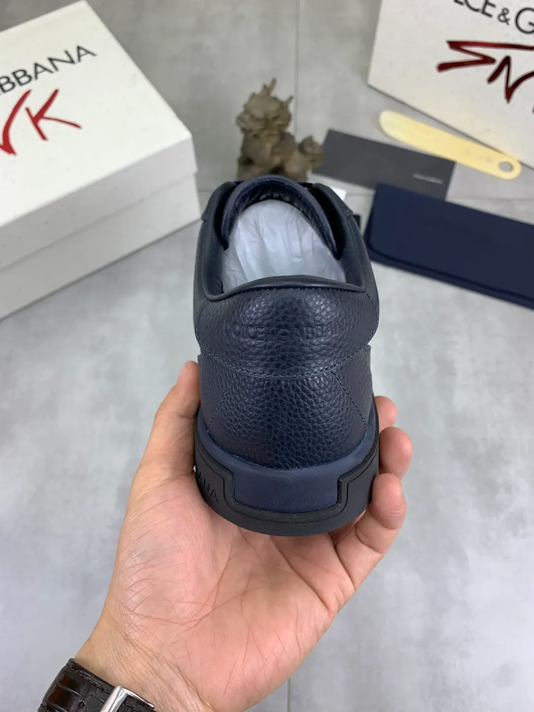 Men's shoes 💰P520 new model (DG-Dolce & Gabbana) latest popular 🔥🔥casual shoes, with brand signature details on the tongue, imported first-layer pebbled cowhide fabric, fashionable and versatile, can add luster to various looks. Create an exquisite design with unique dynamic vitality and modern atmosphere, showing modern elegance. Size: 38-44 (45 46 customized) Color: 4️⃣ colors available